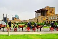 عکس| سفر به ایران قدیم؛ چوپان اصفهانی سوار بر الاغش در میدان نقش جهان؛ 92 سال قبل