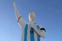 ببینید| رونمایی از مجسمه عظیم لیونل مسی