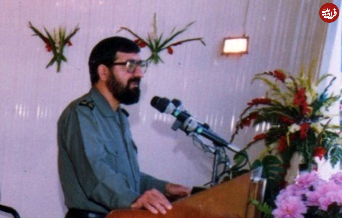 عکس؛ سفر در زمان؛ «رحیم صفوی، محسن رضایی و صیاد شیرازی» بعد یک جلسه نظامی؛ دهه 60