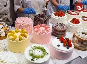 ببینید| غذای خیابانی در کره؛ تهیه کیک خامه ای و تزئین آنها در سئول