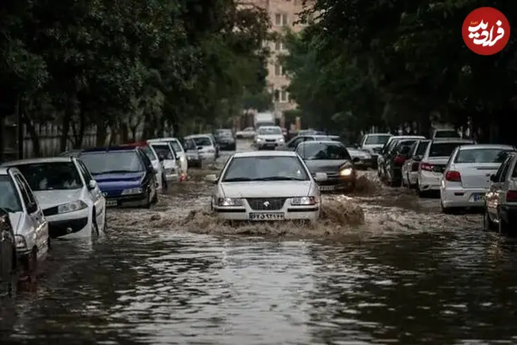 ببینید| سیلاب در کرج خودروها را با خود برد