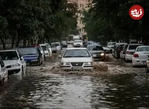 ببینید| سیلاب در کرج خودروها را با خود برد