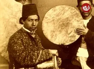 عکس| سفر زمان؛ دستۀ مطرب‌ها و پسر رقاص در دوران قاجار
