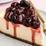 چیزکیک آلبالو کافه‌ای، دسر خوشمزه و خوشرنگ تابستان!