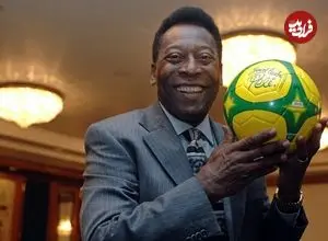 عکس| سفر در زمان؛ «پله» در کنار ریموند کاپر در زمین فوتبال؛ سال 1339