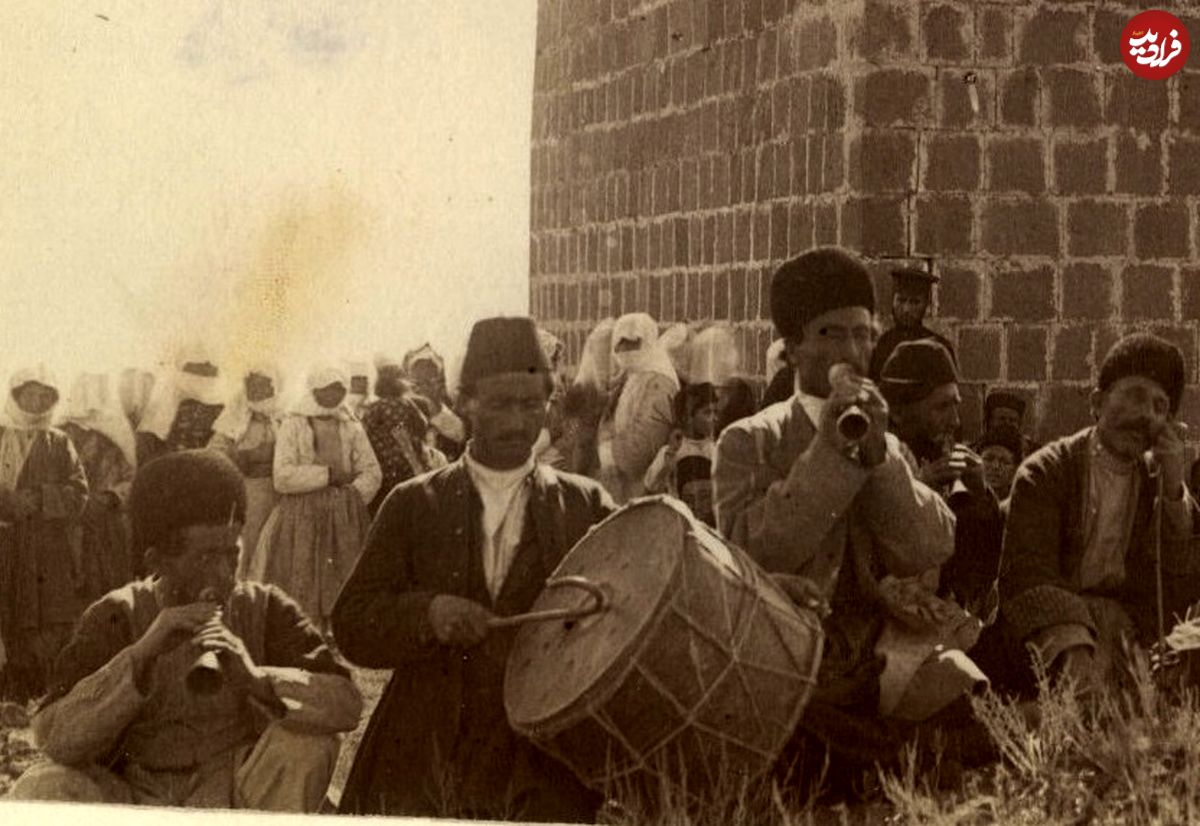 (تصاویر) سفر به عصر قاجار؛ از رقص در زندان ارومیه تا عروسی ارمنی‌ها در سلماس