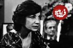 یادداشت‌های علم، پنجشنبه ۲۴ فروردین ۱۳۵۱: اشرف می‌خواهد روزنامه لوموند فرانسه را تعقیب کند که به او نسبت قاچاقچی‌گری داده است؛ ترتیبی داده‌ام که لوموند تکذیب کند و معذرت بخواهد؛ والا حضرت سر سختی به خرج می‌دهد که باید قطعاً تعقیب قانونی بشود