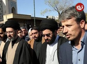 عکس؛ سفر در زمان؛ «سید میثم خامنه‌ای» در مراسم ارتحال امام؛ سال 1403