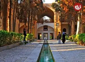 عکس| سفر به ایران قدیم؛ مردان قاجاری با اسب در «باغ فین کاشان»؛ 115 سال قبل