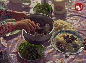 ببینید| غذای روستایی در ایران؛ پخت کباب ترش با رب آلو جنگلی 