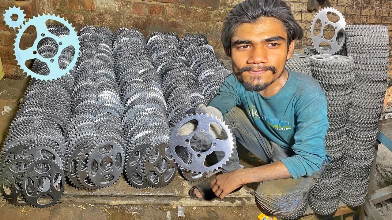 (ویدئو) فرآیند جالب و تماشایی تولید چرخ دنده موتور سیکلت در پاکستان را ببینید