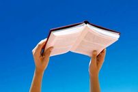 ۱۰ کتاب حال خوب کن که باید بخوانید؛ پناهگاهی به نام ادبیات