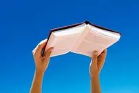 ۱۰ کتاب حال خوب کن که باید بخوانید؛ پناهگاهی به نام ادبیات