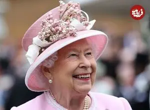 عکس| سفر در زمان؛ «ملکه الیزابت دوم» در حال سه چرخه سواری در پارک؛ سال 1313