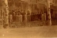 عکس| سفر به ایران قدیم؛ درباریان ناصرالدین شاه در حیاط کاخ گلستان در مراسم «سلام»
