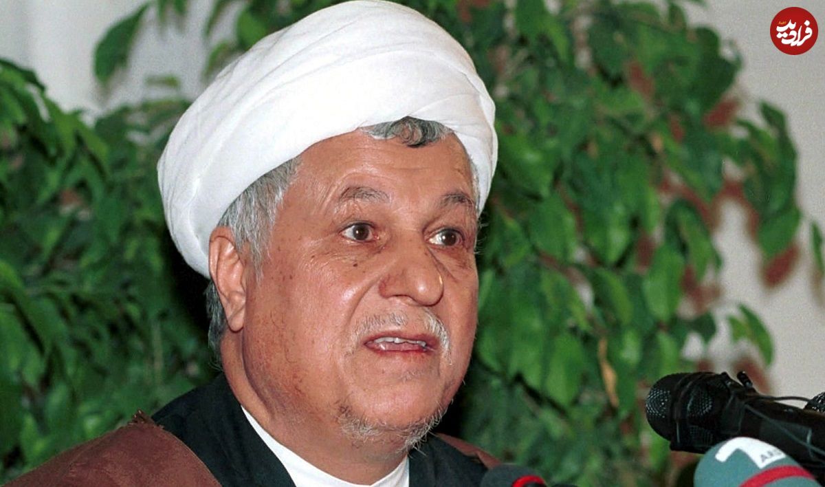 عکس؛ سفر در زمان؛ «هاشمی رفسنجانی با لباس احرام و در کنار کعبه»؛ سال 75
