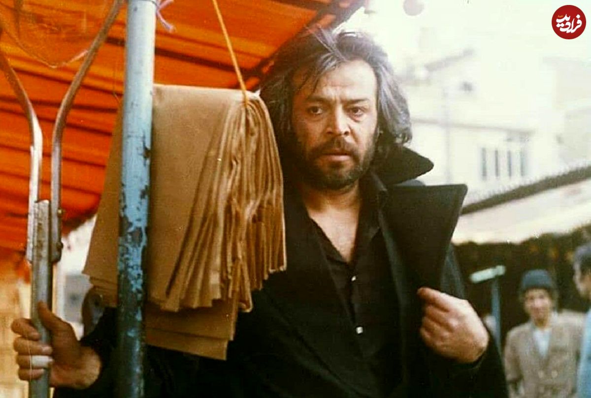 عکس| سفر در زمان؛ «مرتضی عقیلی، روشنک صدر و ایرج قادری» در حال قدم زدن در خیابان های تهران؛ سال 55