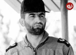 عکس| سفر در زمان؛ «سرلشکر بابایی» بعد بازگشت از یک عملیات؛ اواخر دهه 50
