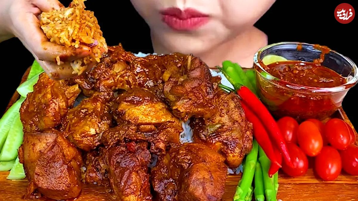 (ویدئو) غذا خوردن با صدا؛ خوردن 1.5 کیلوگرم چلو اردک تند توسط دختر جوان تایلندی