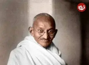 عکس| سفر در زمان؛ «ماهاتما گاندی» به همراه پیروان جوان اش در بمبئی؛ سال 1318