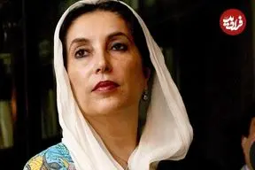 عکس| سفر در زمان؛ «بی نظیر بوتو» در حال پیاده شدن از هواپیما در واشنگتن؛ سال 1367