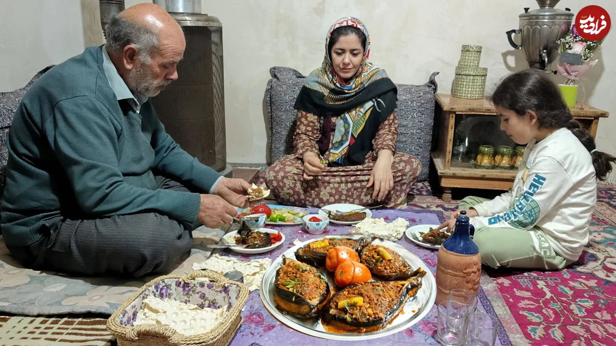 (ویدئو) نحوه پخت دلمه بادمجان به روش بانوی روستایی ارومیه ای