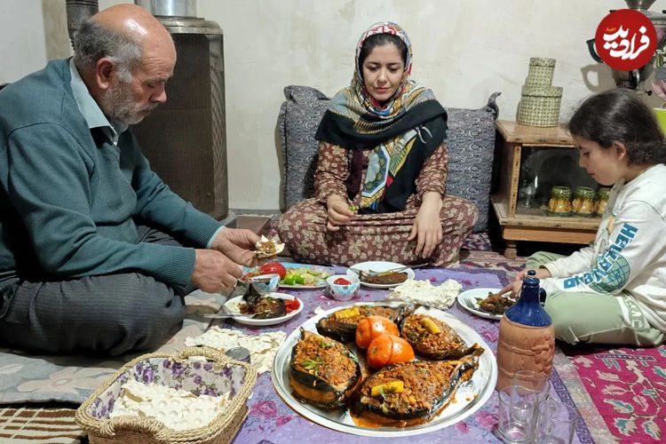 (ویدئو) نحوه پخت دلمه بادمجان به روش بانوی روستایی ارومیه ای