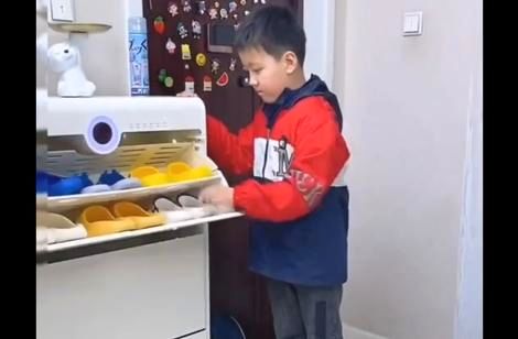( ویدیو) کودک 9 ساله ژاپنی پس از بازگشت از مدرسه چه کارهایی انجام می دهد 
