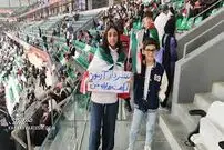 (ویدئو) پلاکارد جالب دختر دهه نودی قطری خطاب به سردار آزمون
