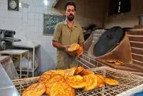 ببینید| مراحل دیدنی پخت نان شیرمال در تنور و در شهر خوانسار