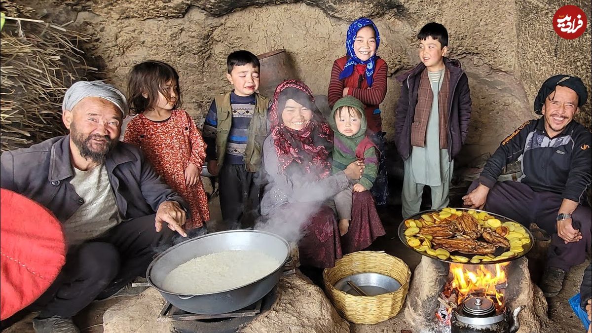 ببینید؛ غذای روستایی در افغانستان؛ پخت خورشت بامیه در کوهستان