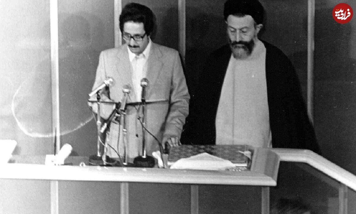 عکس؛ سفر در زمان؛ «بنیصدر در بازدید از تحریریه روزنامه انقلاب اسلامی»؛ سال 59