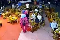 (ویدیو) عاقبت سیلی زدن به عروسک پوش 