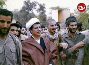 عکس؛ سفر در زمان؛ «هاشمی رفسنجانی» با لباس ارتش در جبهه؛ دهه 60