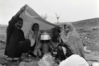 (عکس) سفر به ایران قدیم؛ سیزده بدر راز مرد ۳ زنه را افشا کرد! 