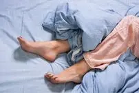 ۸ حقیقت درباره سندرم پای بی‌قرار