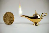 ببینید| مراحل ساخت یک چراغ جادوی علاءالدین مینیاتوری در خانه