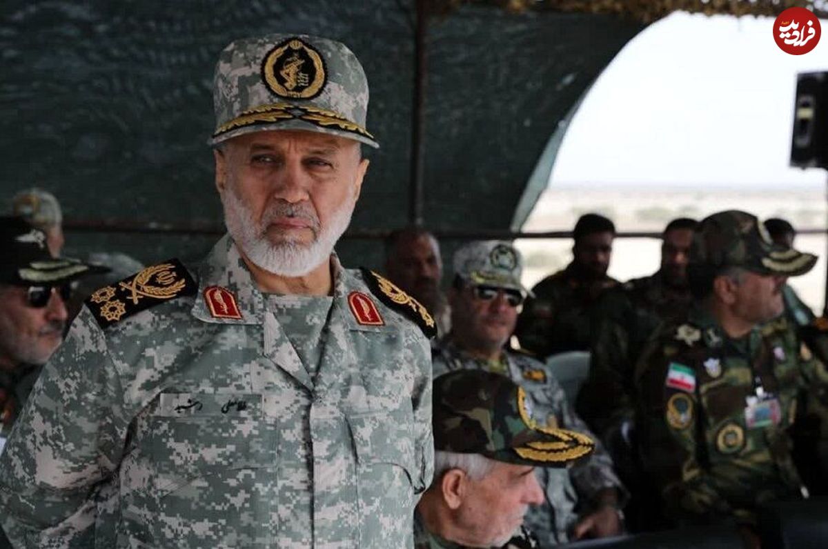 عکس؛ سفر در زمان؛ «سرلشکر رشید و محسن رضایی» در یک جلسه شبانه در کنار رهبر انقلاب؛ دهه 60