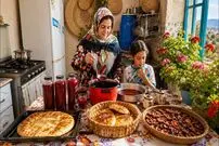 ببینید| غذای روستایی در ایران؛ پخت نان تازه و تهیه شربت آلو خانگی