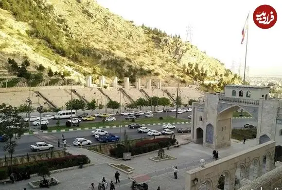 عکس| سفر به ایران قدیم؛ منظرۀ «دروازه قرآن و تنگ الله اکبر شیراز» در دوران قاجار