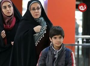 عکس| سفر زمان؛ «امیر» (سریال بچه مهندس) در حال غذا خوردن از دست «فریبا کوثری»
