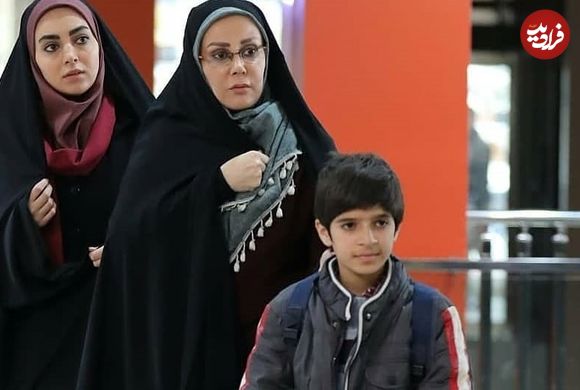 عکس| سفر زمان؛ «امیر» (سریال بچه مهندس) در حال غذا خوردن از دست «فریبا کوثری»