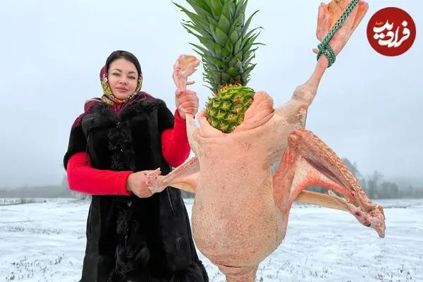 ببینید| غذای روستایی در اوکراین؛ پخت غاز شکم پر در دیگ و روی آتش