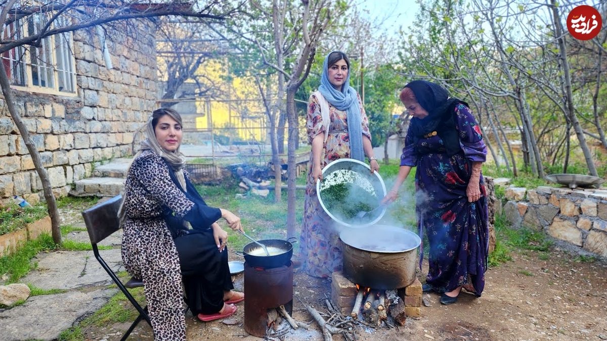 (ویدئو) پخت تماشایی آش ذغالی توسط مادر و دختران روستایی مشهور کردستانی