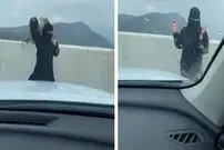 (ویدئو) حمله میمون به یک زن در عربستان