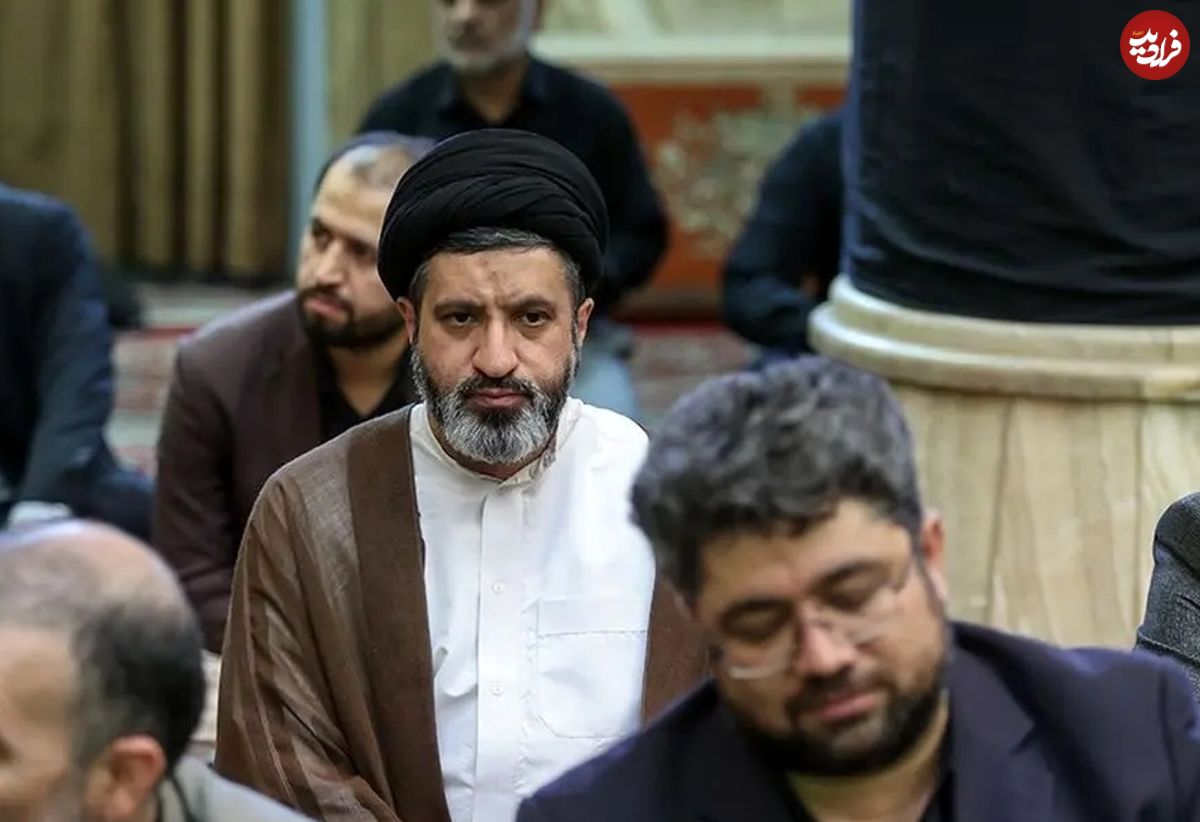 عکس؛ سفر به تاریخ؛ «سید مسعود خامنهای، فرزند رهبر انقلاب» در مراسم ترحیم سید ابراهیم رئیسی