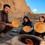 ببینید| غذای روستایی در افغانستان؛ پخت خوراک کدو سبز و تهیه نان سنتی در تنور