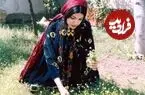 عکس| سفر زمان؛ 7 دختر عشایر با لباس محلی در کنار «آرامگاه کوروش»؛ دهه 50