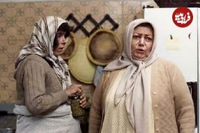 (عکس) «حمیده خیرآبادی و صدیقه کیانفر» در نمایی از فیلم یک مرد یک خرس؛ سال 71