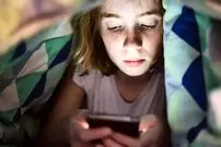 محققان: داشتن موبایل قبل از ۱۲ سالگی می‌تواند باعث افسردگی و چاقی در کودکان شود